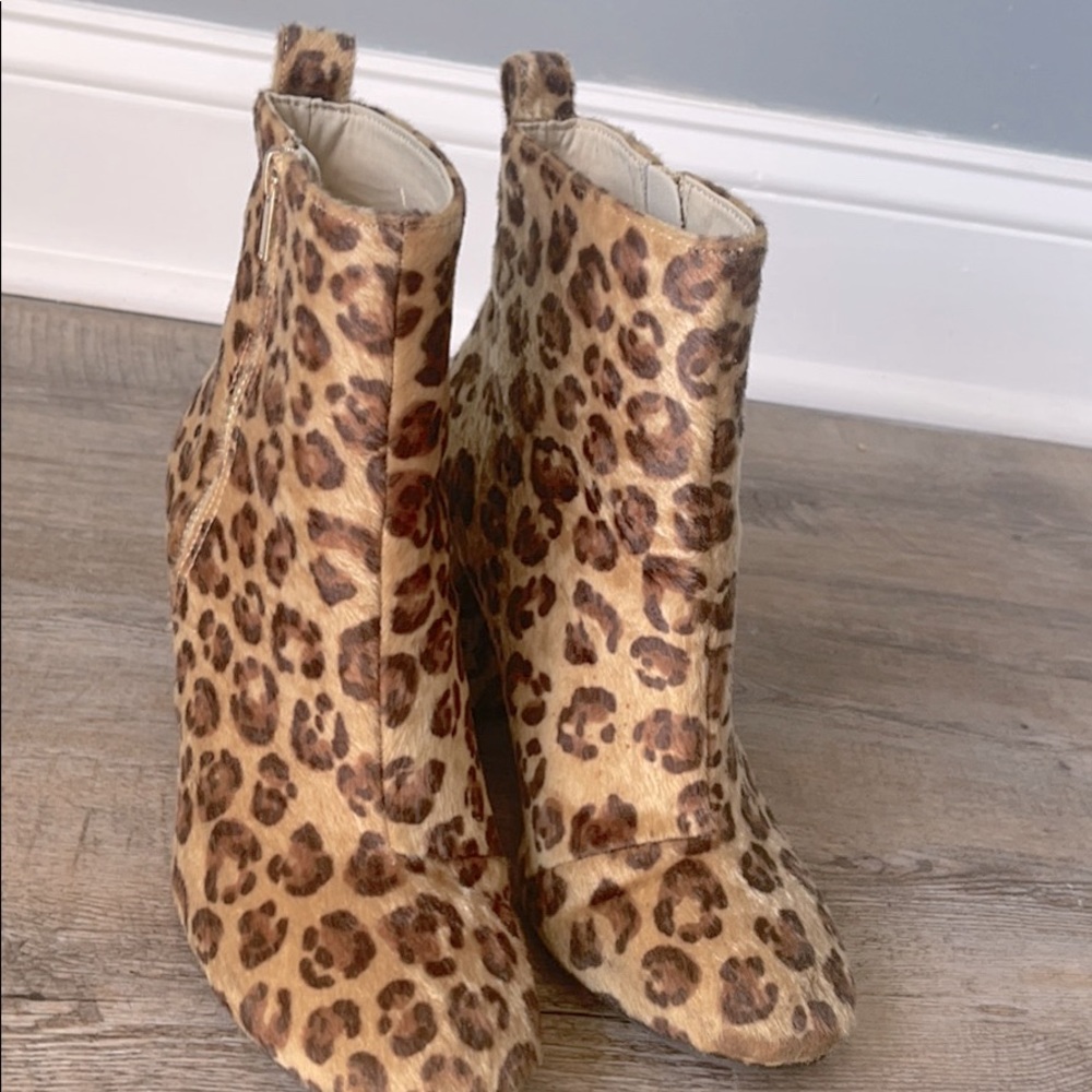 Leopard divided booties